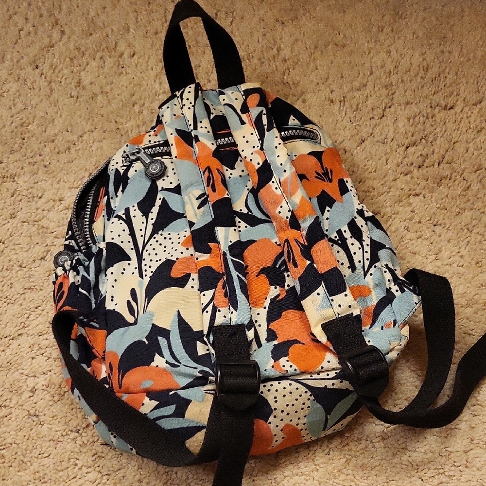 Floral Patterned Backpack - Picture 3 of 12